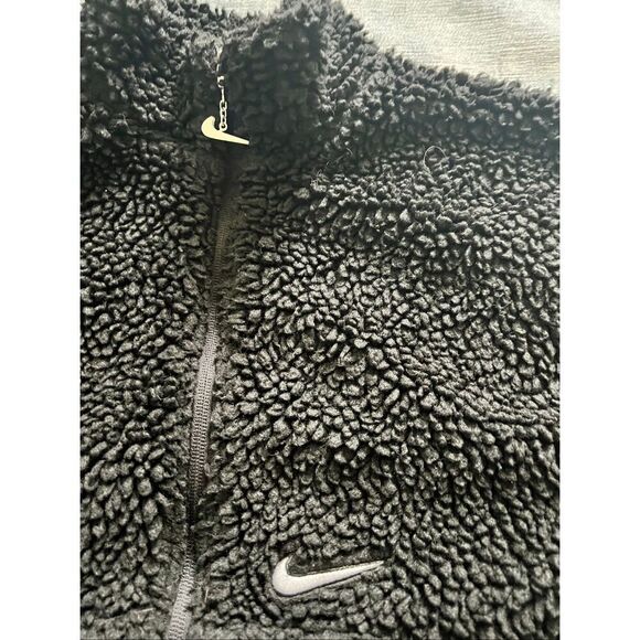 Nike Black White Sherpa Active Swoosh Cropped Faux Fur Jacket XS - Picture 3 of 8